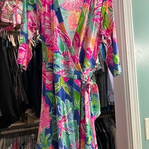Wonderful EUC Lilly Pulitzer wrap dress size large. Like NEW! Vibrant colors